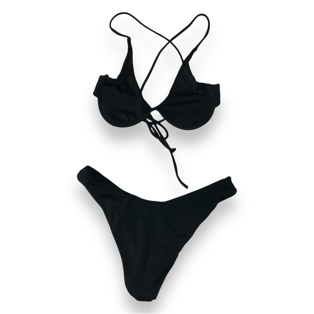 Black underwire bikini